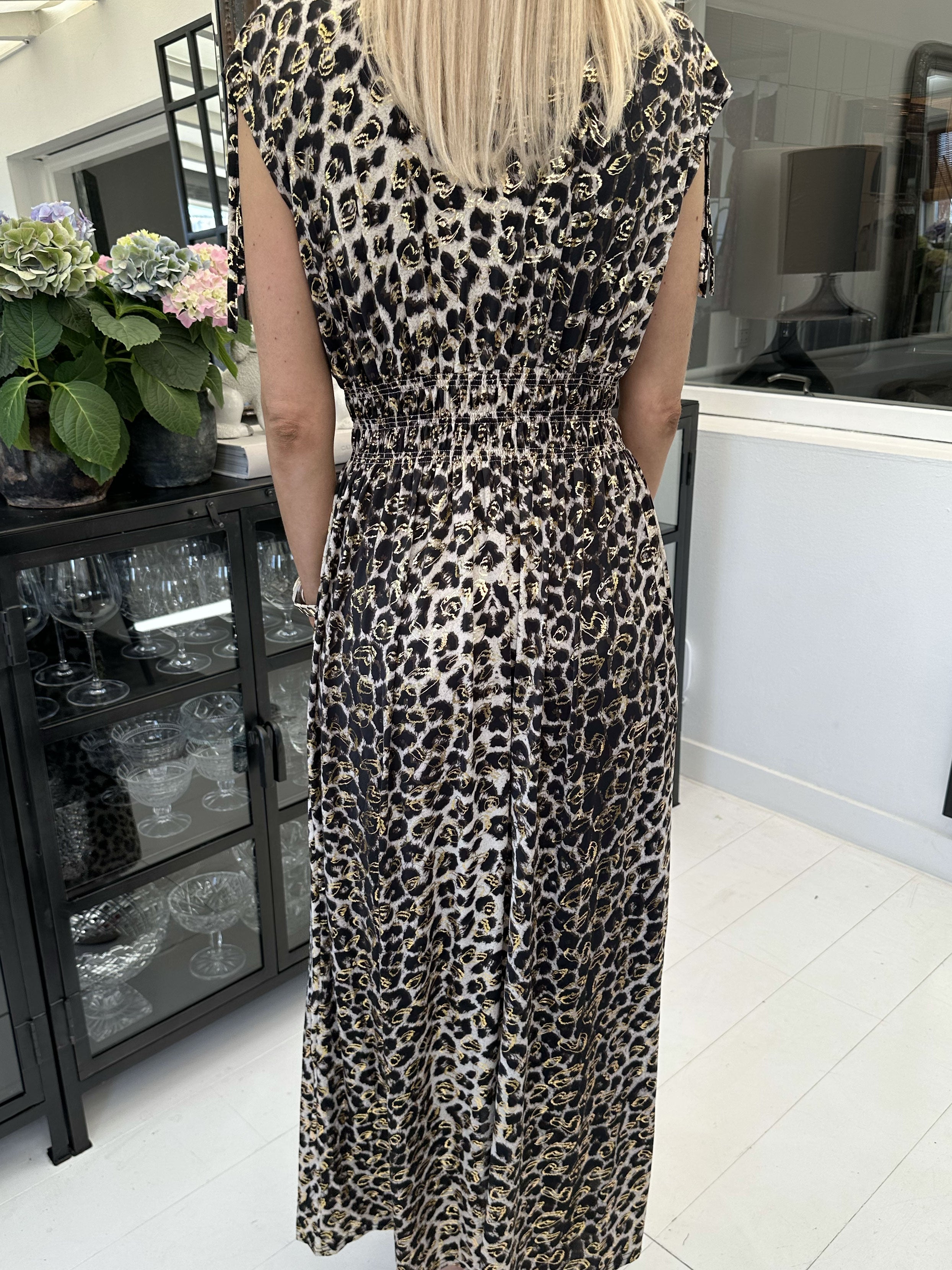 Pams Leo Sleeveless - Lang elastisk kjole i krølfrit stof